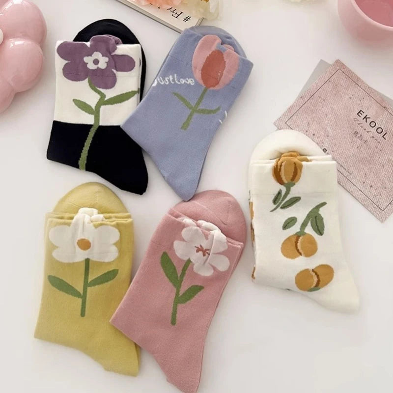 Cute Flower Style Breathable Middle Tube Floral Women Socks in 5 Pairs