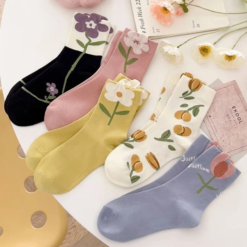 Cute Flower Style Breathable Middle Tube Floral Women Socks in 5 Pairs