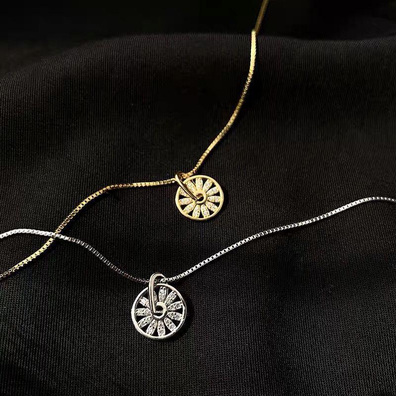 Round Compass Pendant Necklace Clavicle Chain For Women Jewelry-Necklaces-Arimonz-Arimonz
